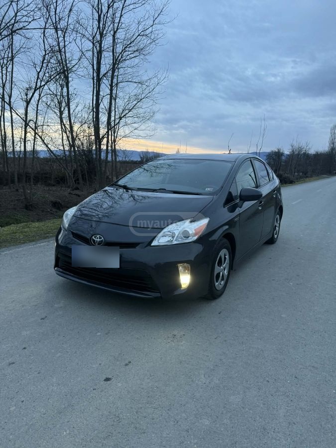 Toyota Prius 2013 — photo 2