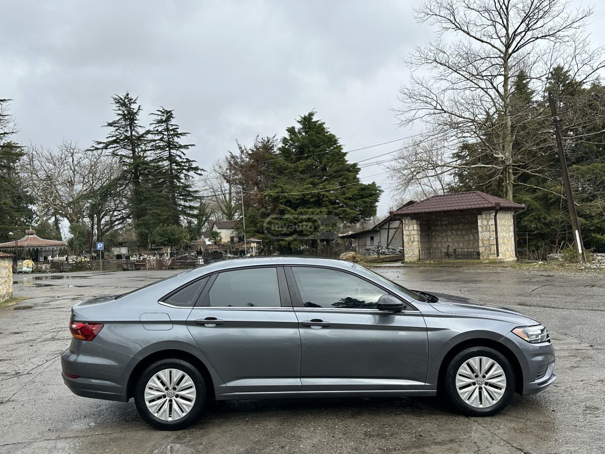 Volkswagen Jetta 2019 — photo 2