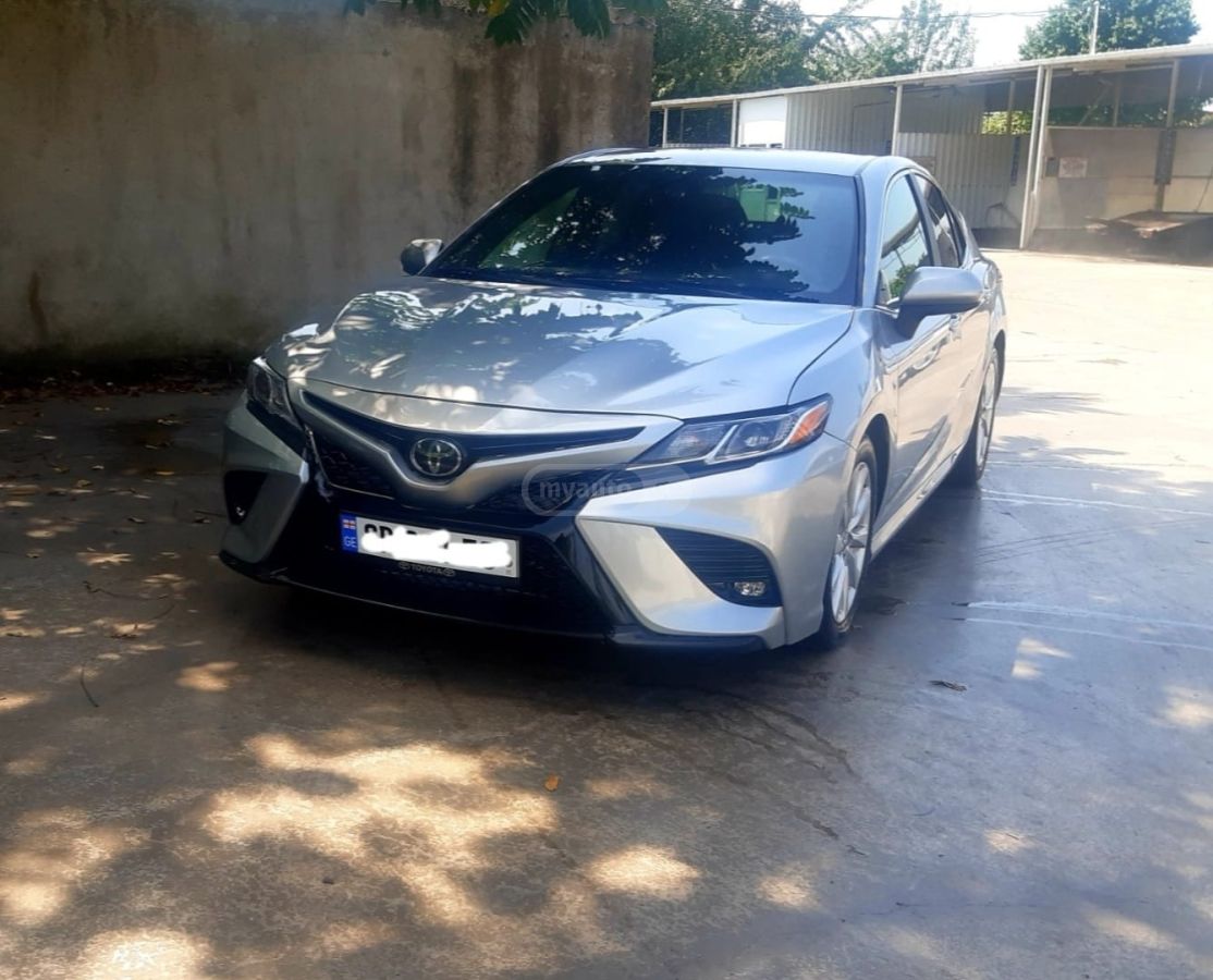 Toyota Camry 2018 — photo 2