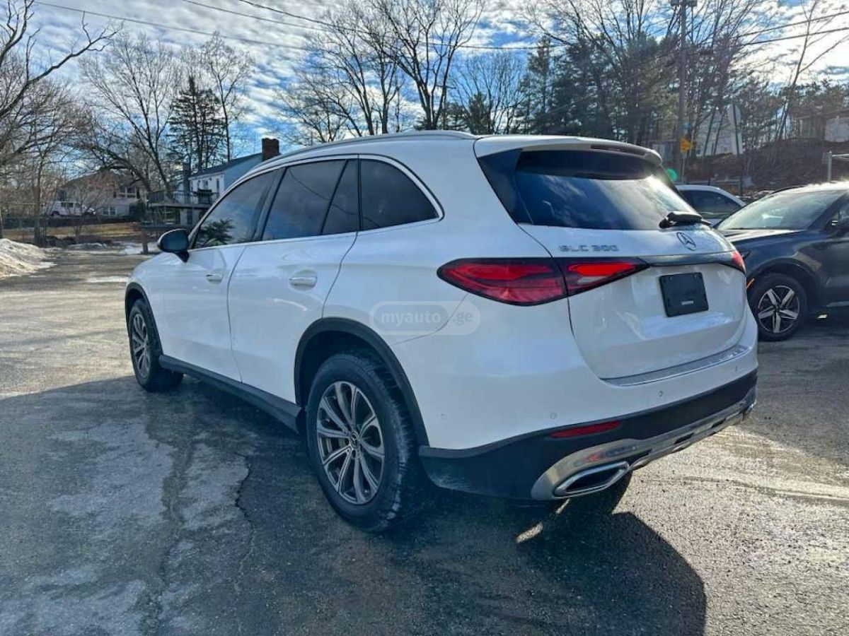 Mercedes-Benz GLC 300 2023 — photo 2