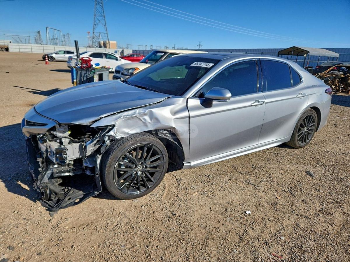 Toyota Camry 2023 — photo 2