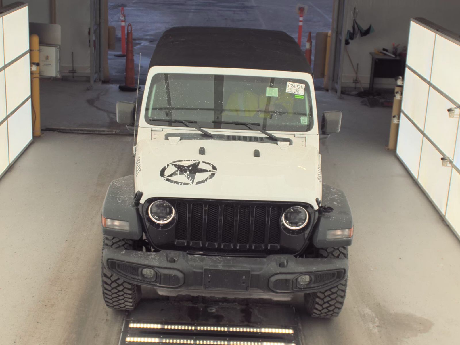 Jeep Wrangler 2023 — photo 2