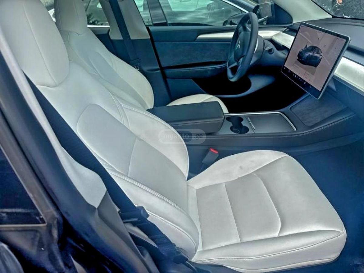 Tesla Model Y 2023 — photo 2