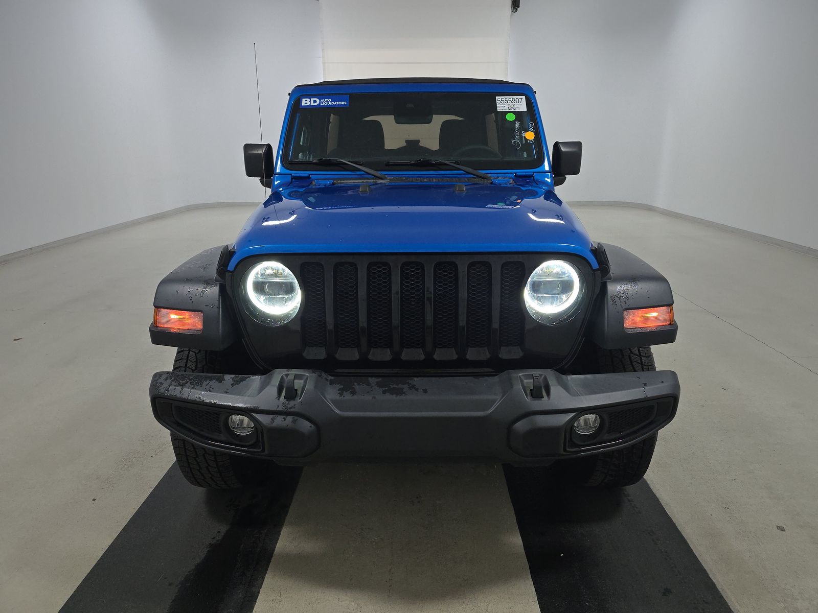 Jeep Wrangler 2023 — photo 2