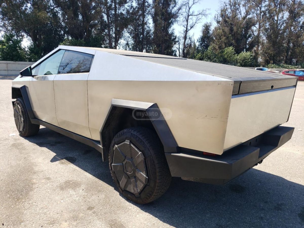 Tesla Cybertruck 2024 — photo 2