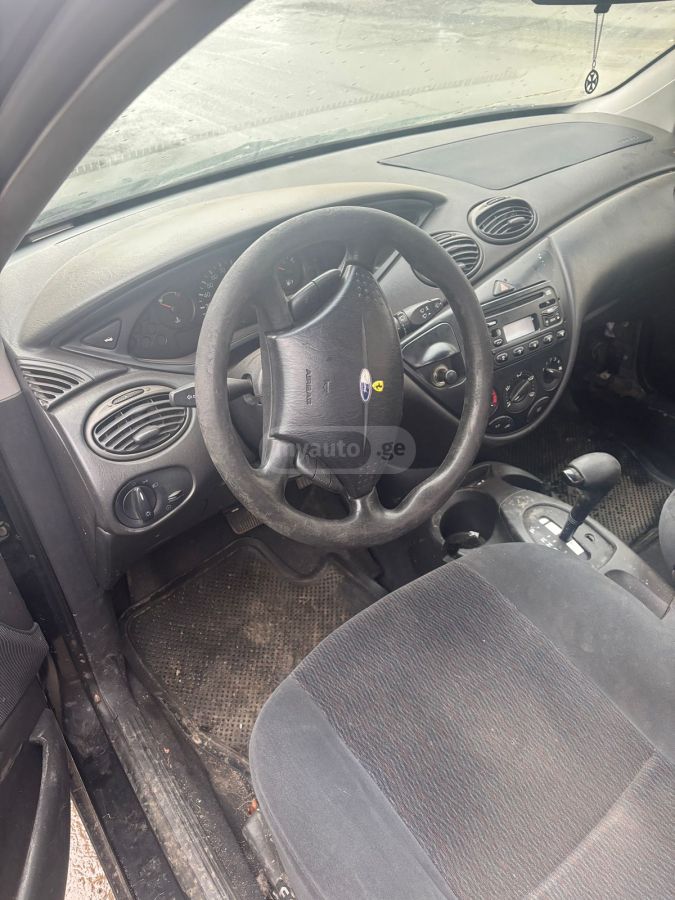 Ford Focus 2001 — photo 2