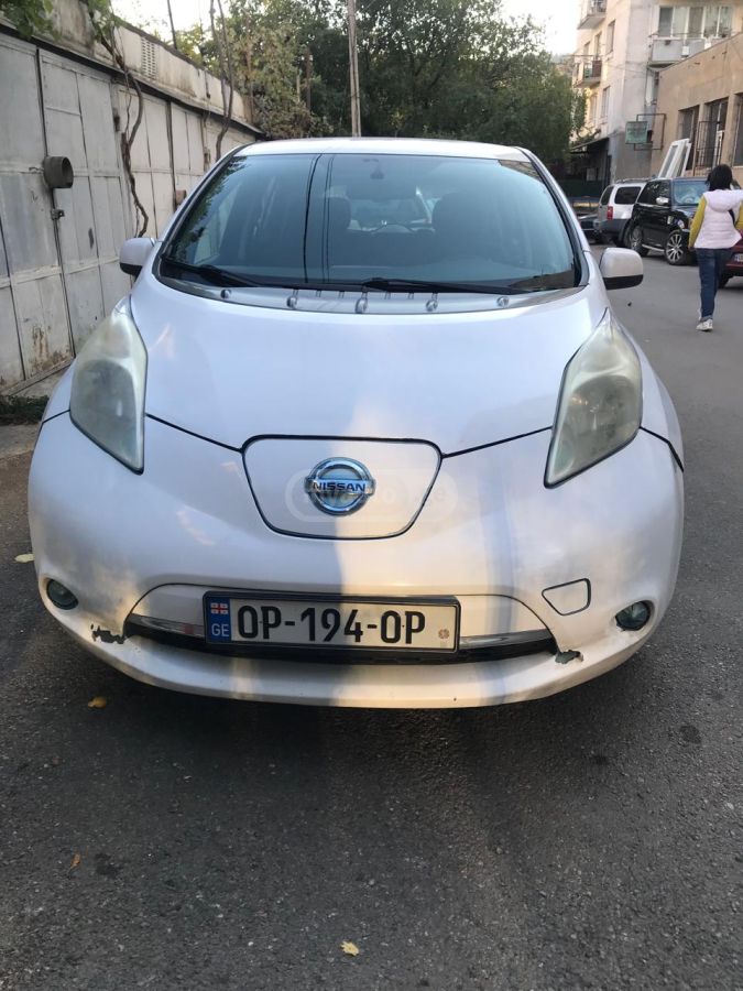 Nissan Leaf 2013 — photo 2