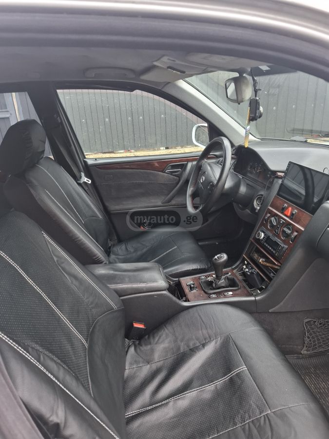 Mercedes-Benz E 220 1999 — photo 2