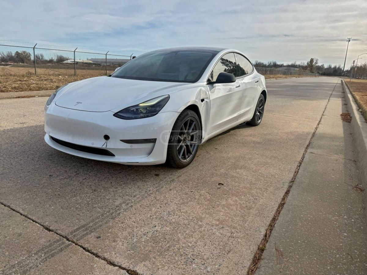 Tesla Model 3 2021 — photo 2