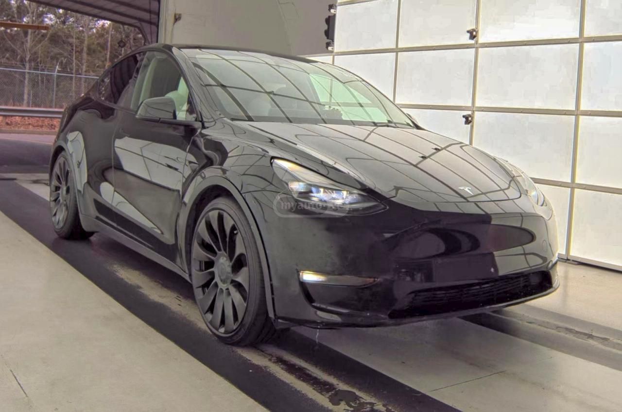 Tesla Model Y 2023 — photo 2