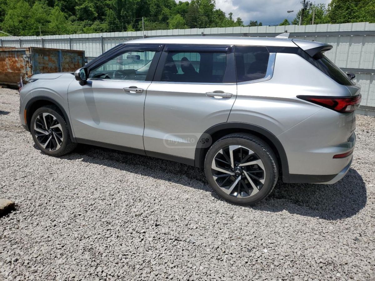 Mitsubishi Outlander 2022 — photo 2