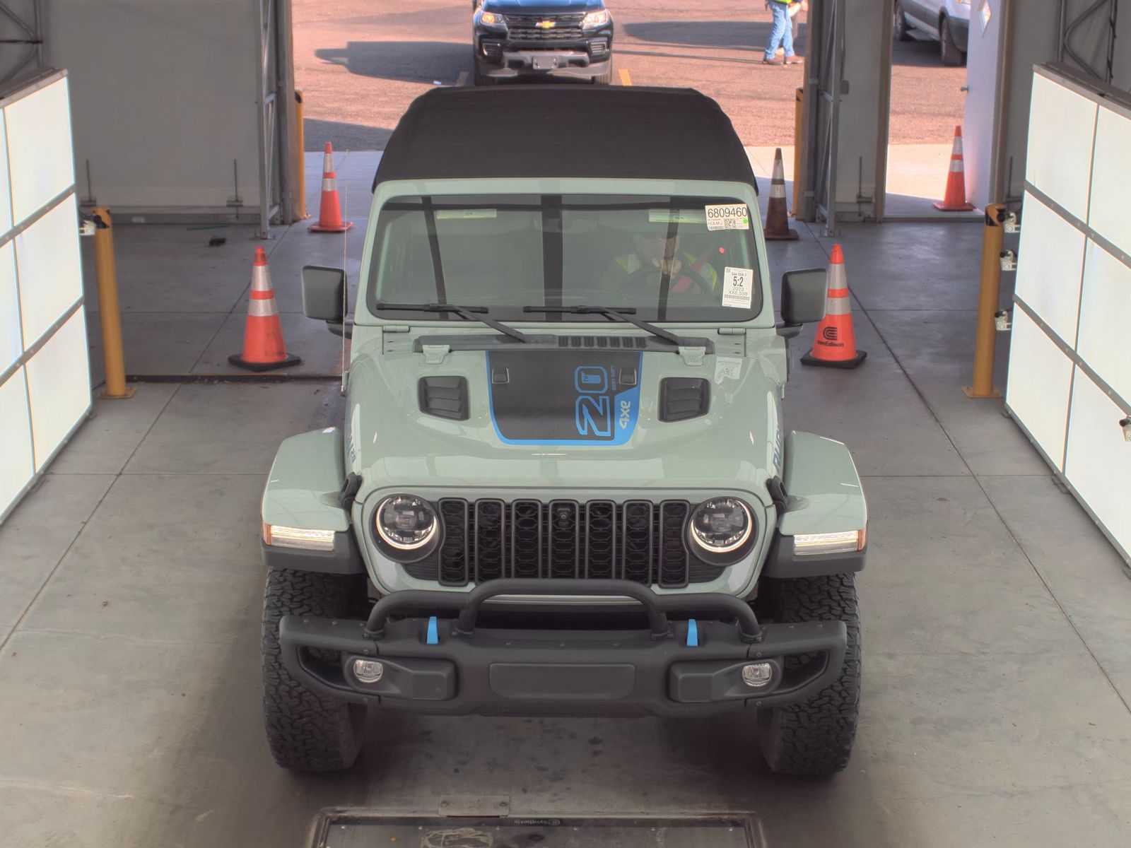 Jeep Wrangler 2023 — photo 2
