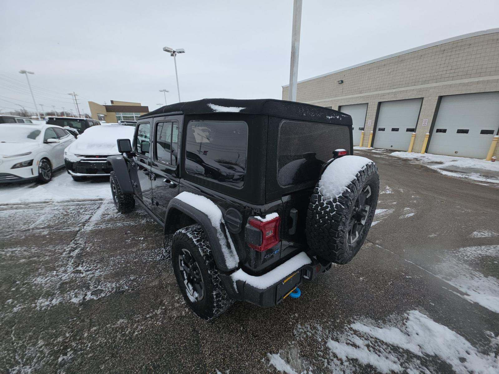 Jeep Wrangler 2024 — photo 2