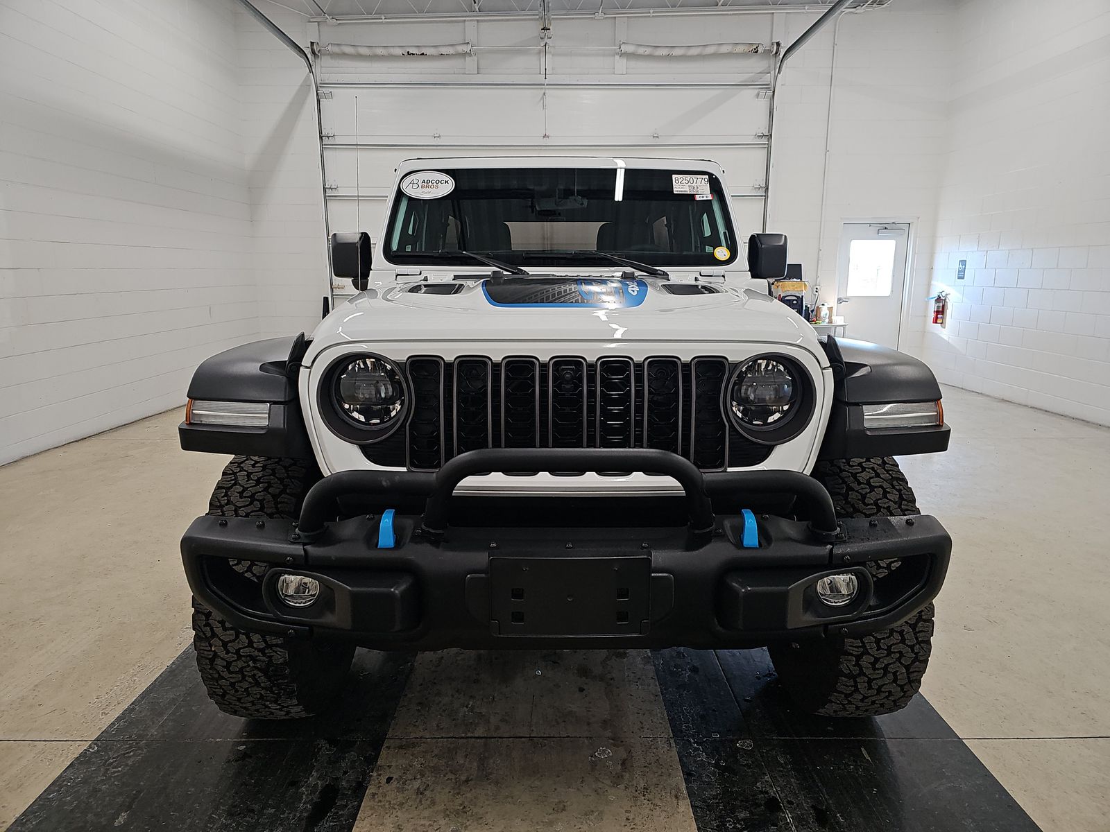 Jeep Wrangler 2023 — photo 2