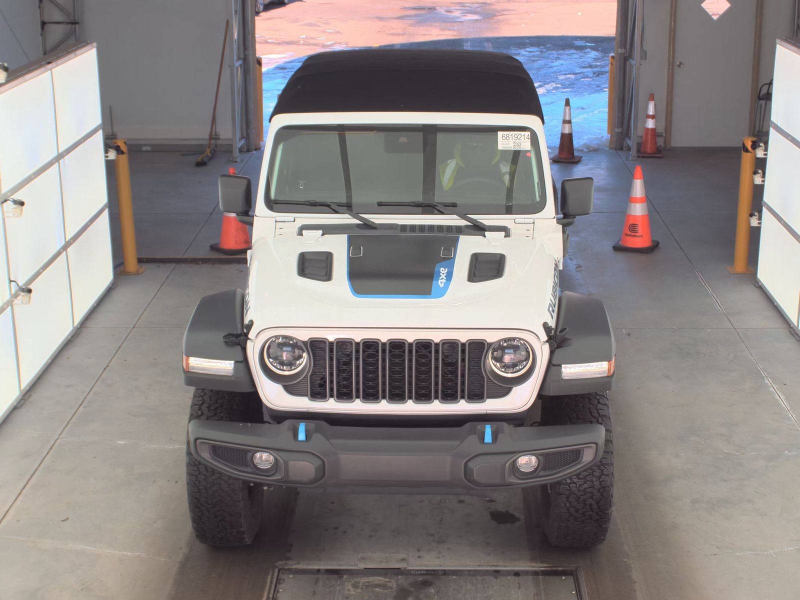Jeep Wrangler 2024 — photo 2
