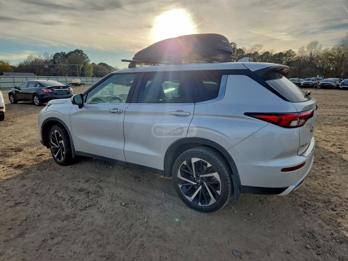 Mitsubishi Outlander 2023 — photo 2