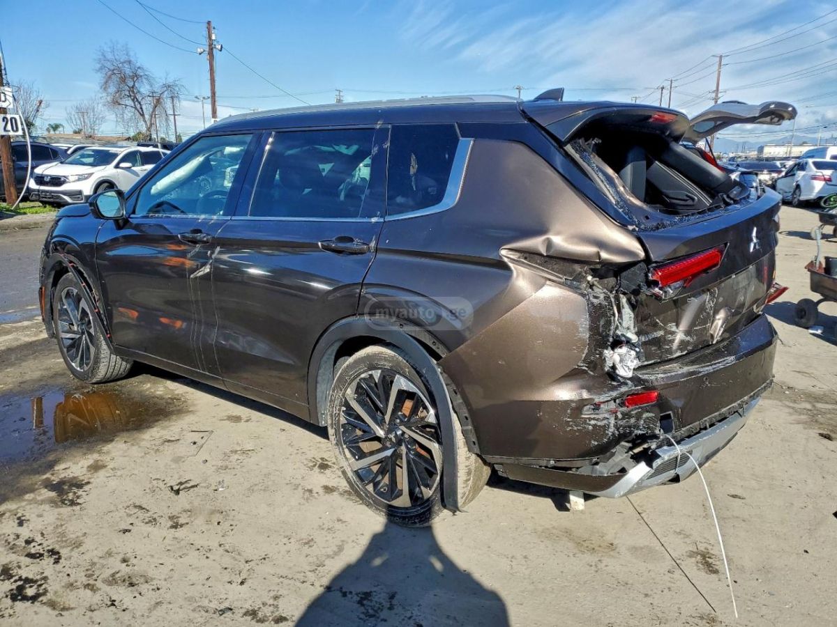 Mitsubishi Outlander 2022 — photo 2
