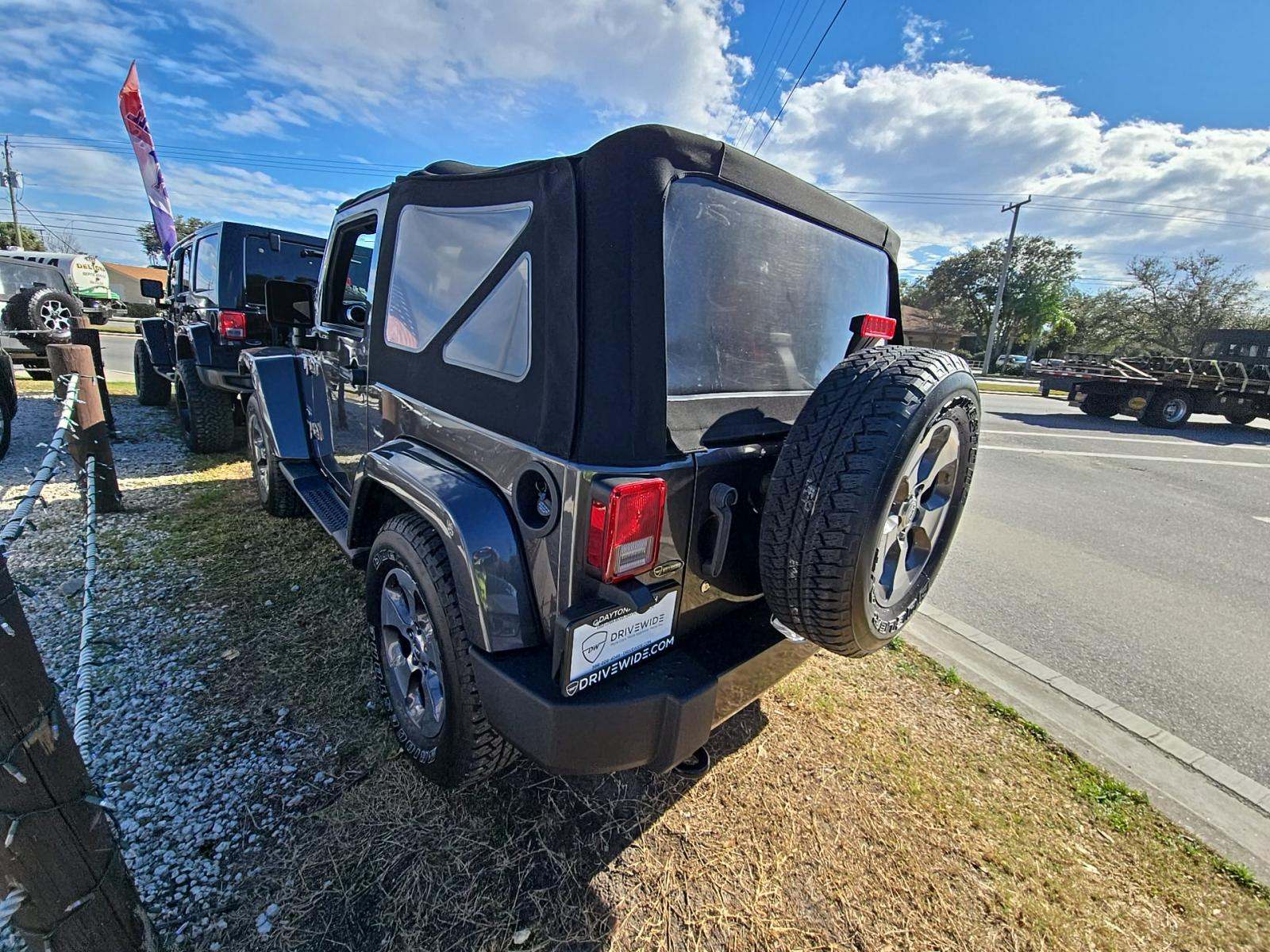 Jeep Wrangler 2017 — photo 2