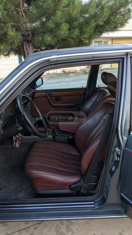 BMW 735 1984 — photo 2