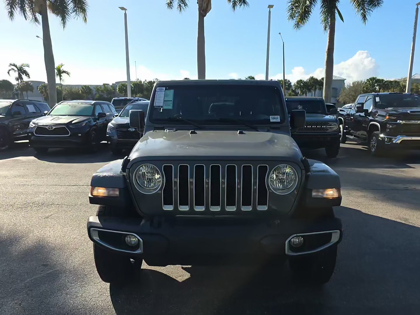 Jeep Wrangler 2023 — photo 2