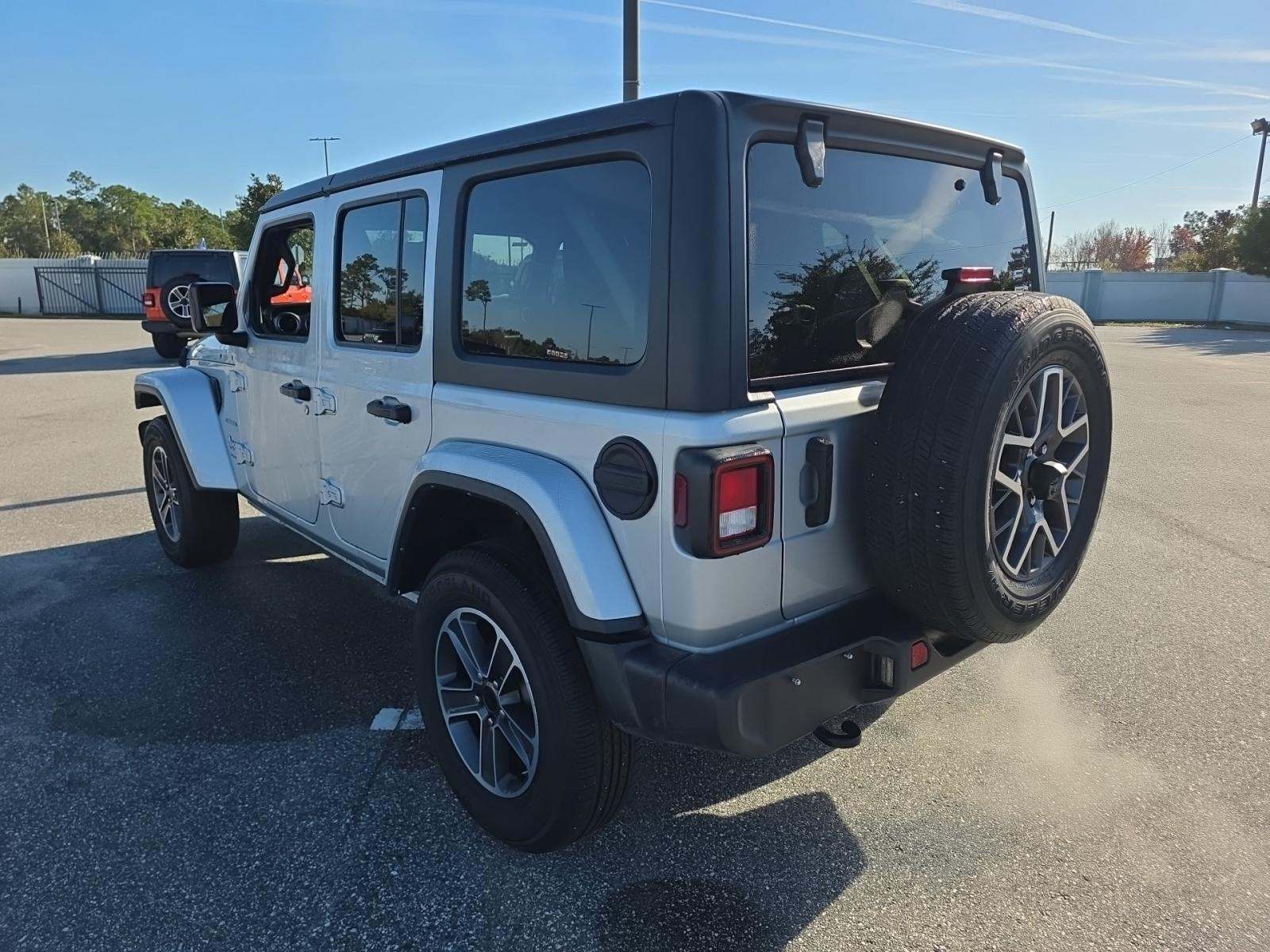 Jeep Wrangler 2023 — photo 2