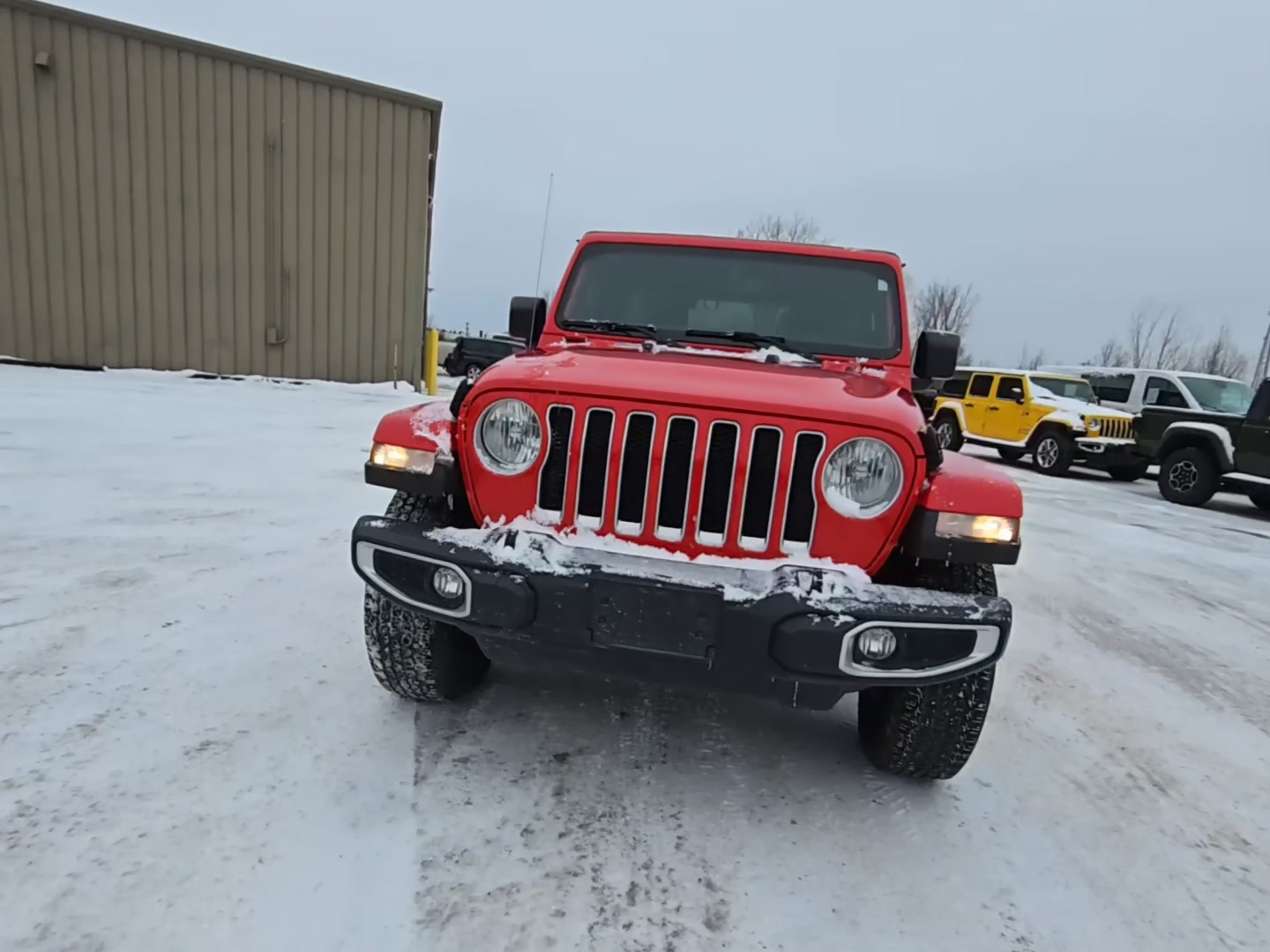 Jeep Wrangler 2023 — photo 2