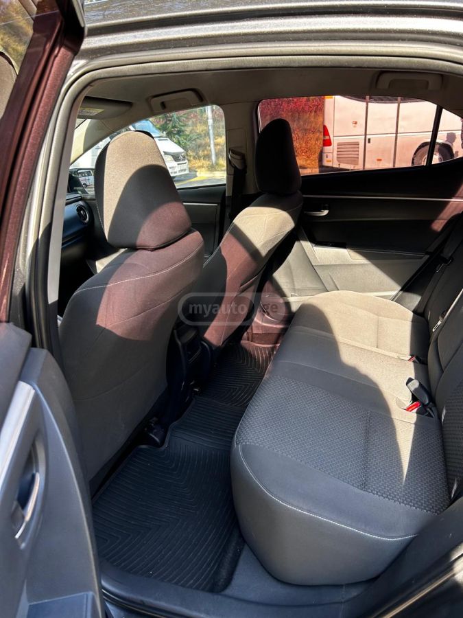 Toyota Corolla 2018 — photo 2