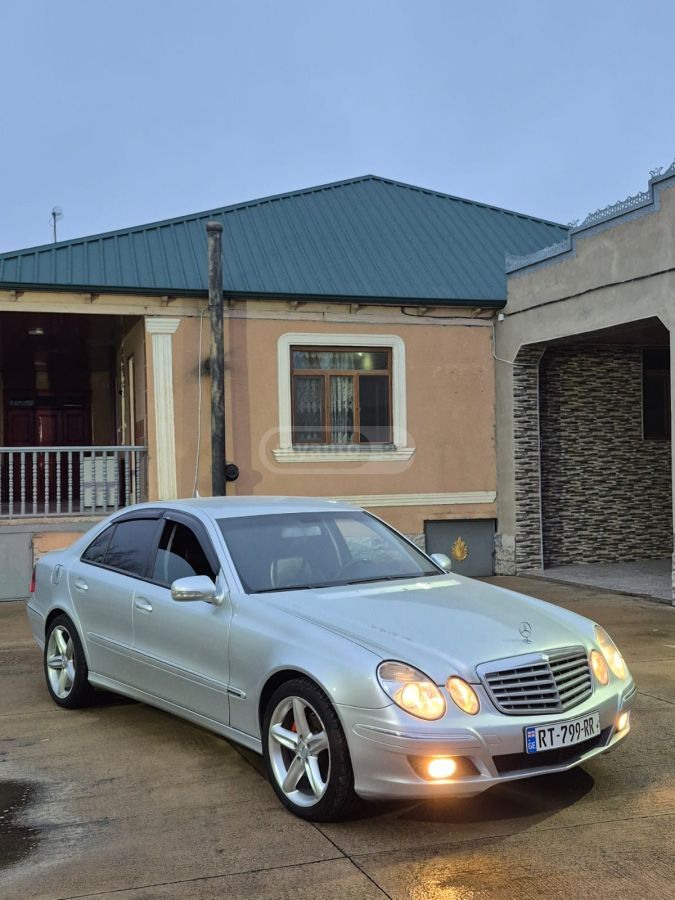 Mercedes-Benz E 220 2007 — photo 2