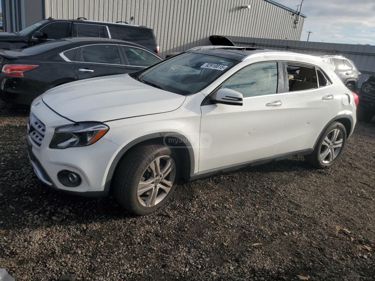 Mercedes-Benz GLA 250