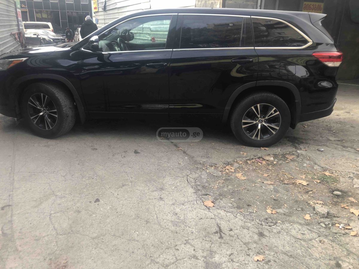 Toyota Highlander 2018 — photo 2