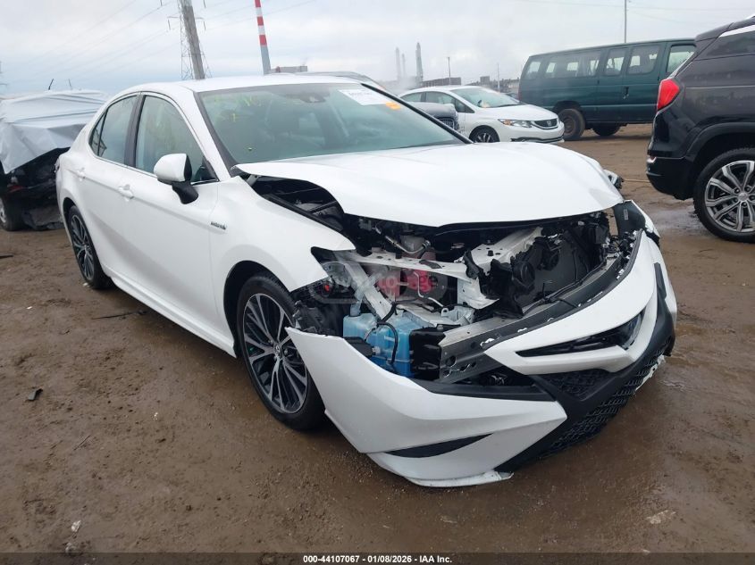 Toyota Camry 2020 — photo 2