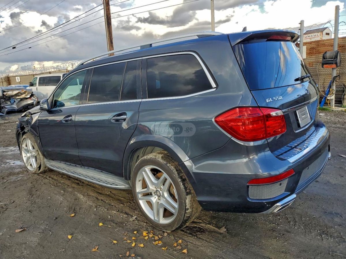Mercedes-Benz GL 550 2015 — photo 2