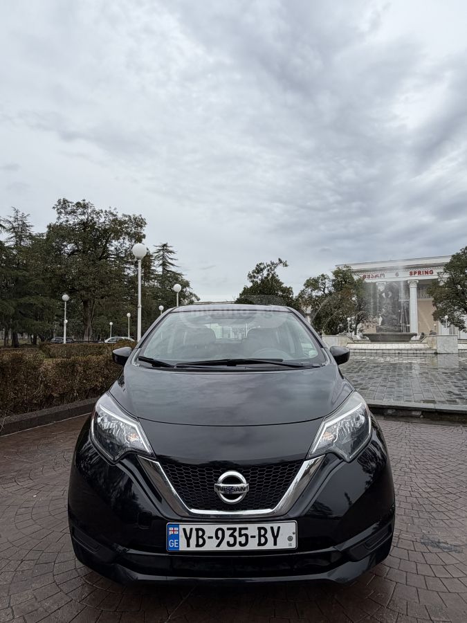 Nissan Versa 2018 — photo 2