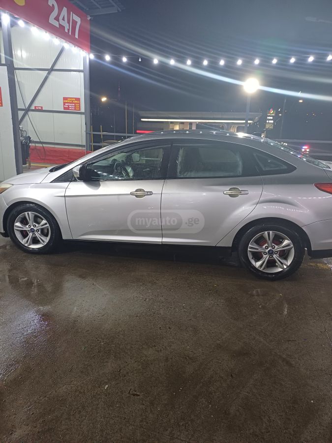 Ford Focus 2014 — photo 2
