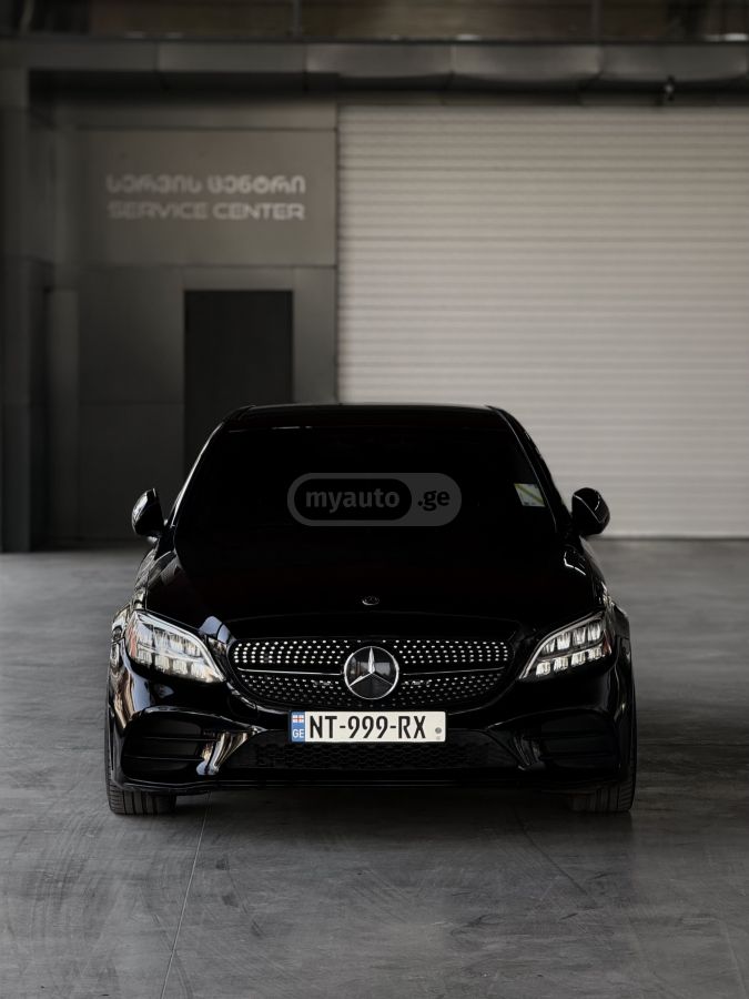 Mercedes-Benz C 300 2019 — photo 2