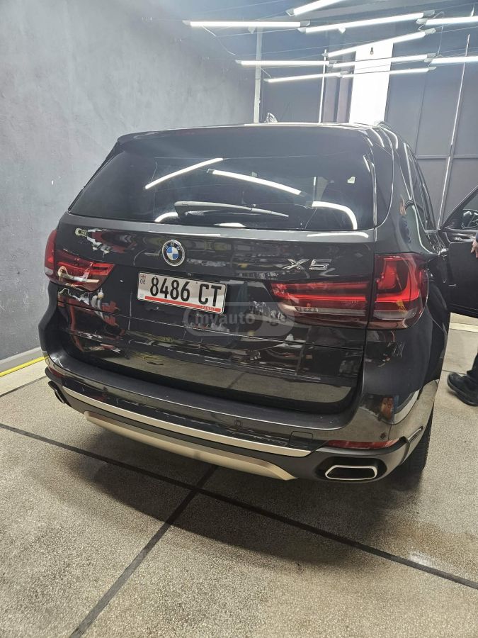 BMW X5 2017 — photo 2