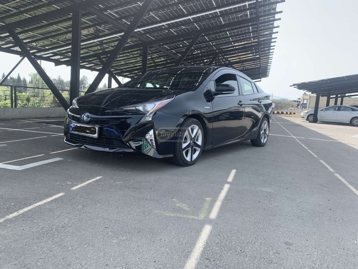 Toyota Prius 2016 — photo 2