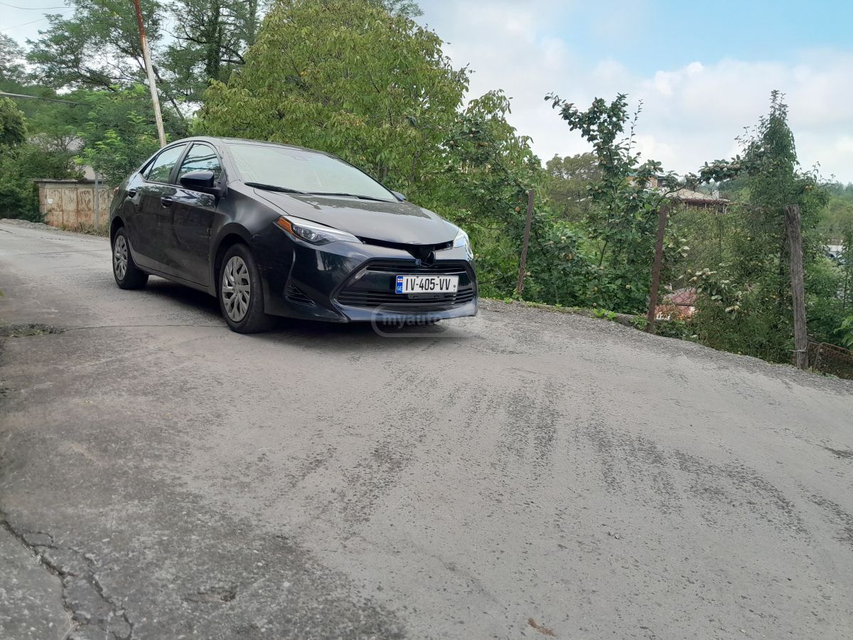 Toyota Corolla 2017 — photo 2