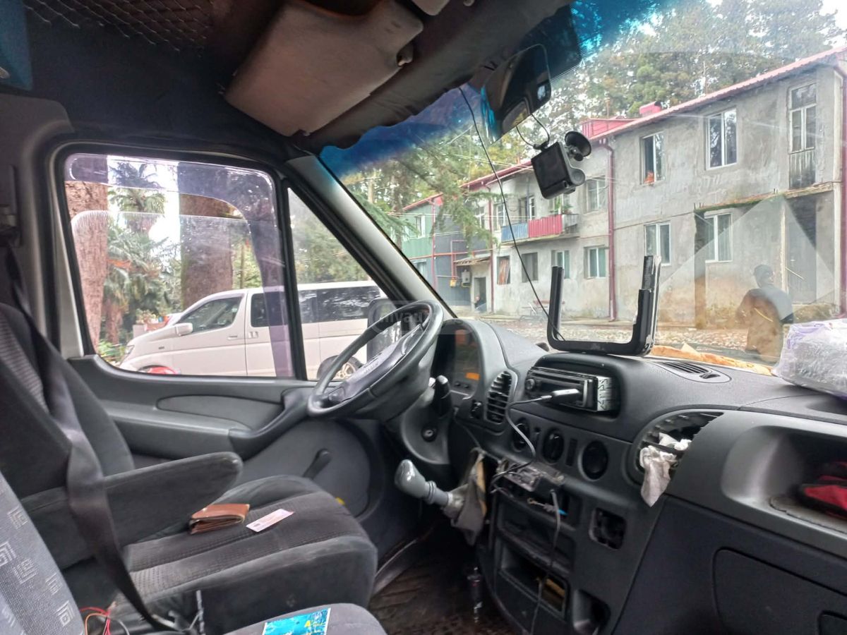 Mercedes-Benz 208 2003 — photo 2