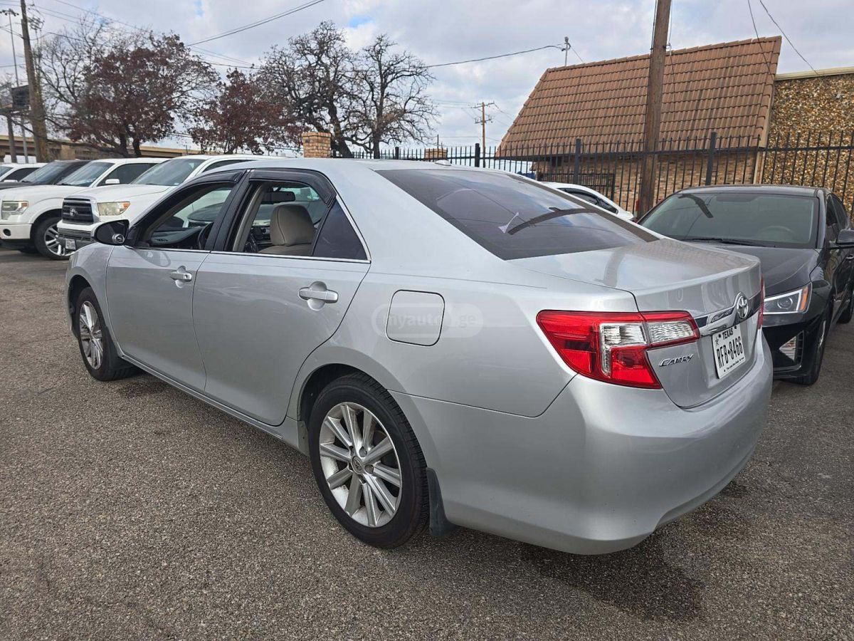 Toyota Camry 2014 — photo 2