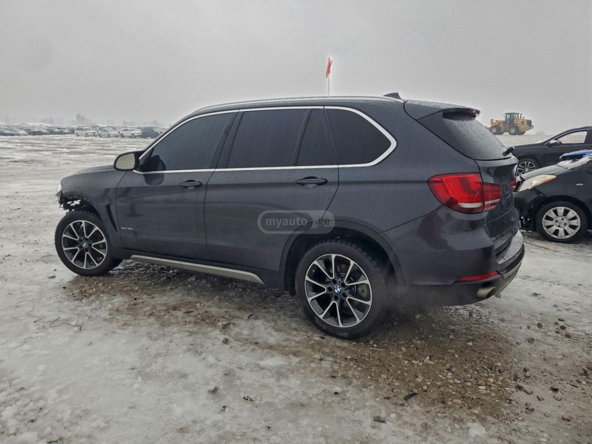 BMW X5 2017 — photo 2