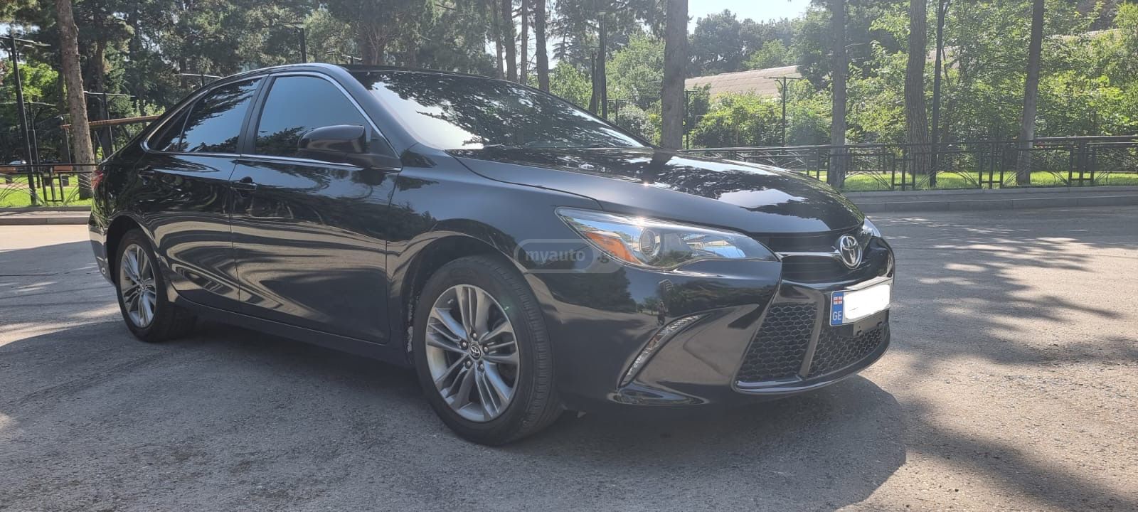 Toyota Camry 2015 — photo 2