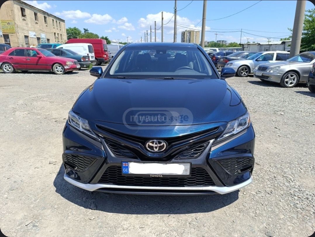 Toyota Camry 2018 — photo 2