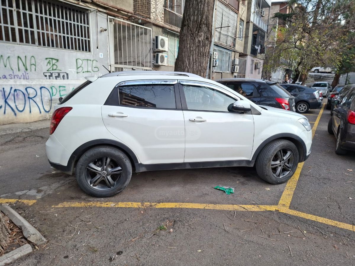 Ssangyong Korando 2013 — photo 2