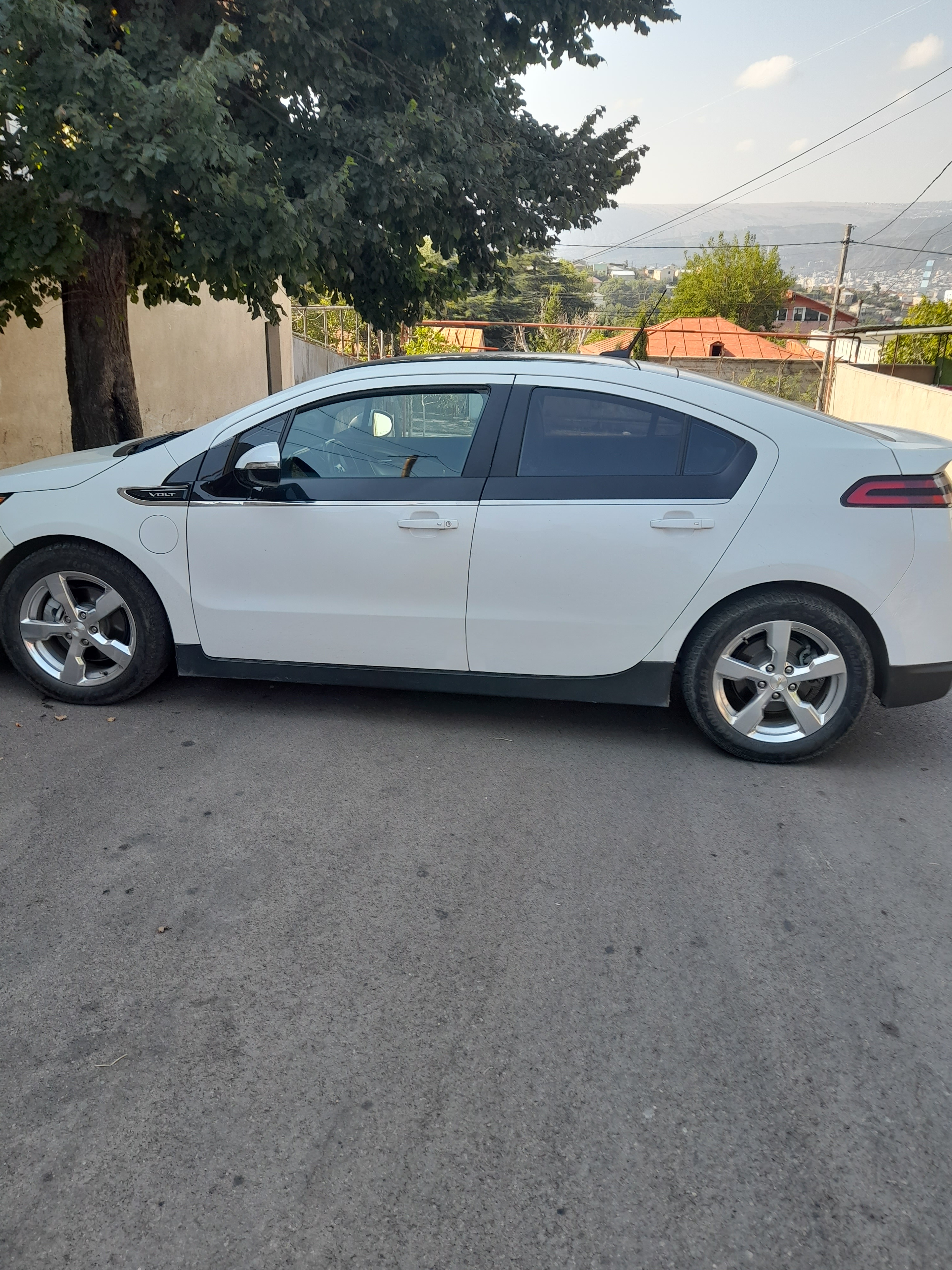 Chevrolet Volt 2011 — photo 2