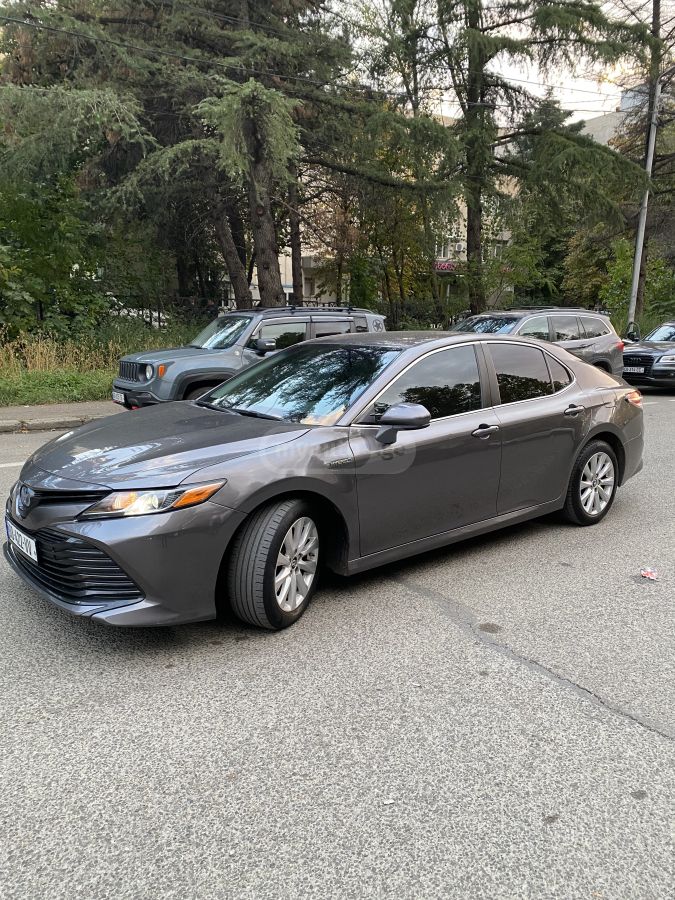 Toyota Camry 2018 — photo 2