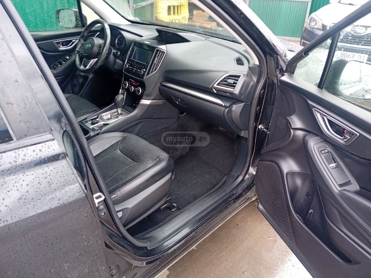 Subaru Forester 2019 — photo 2