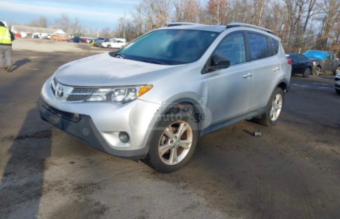 Toyota RAV4 2015 — photo 2