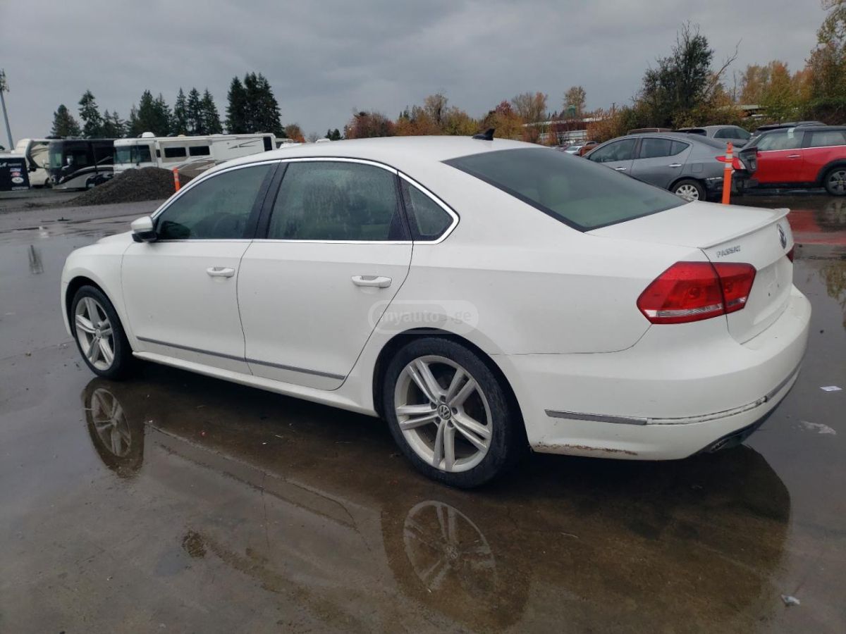 Volkswagen Passat 2014 — photo 2
