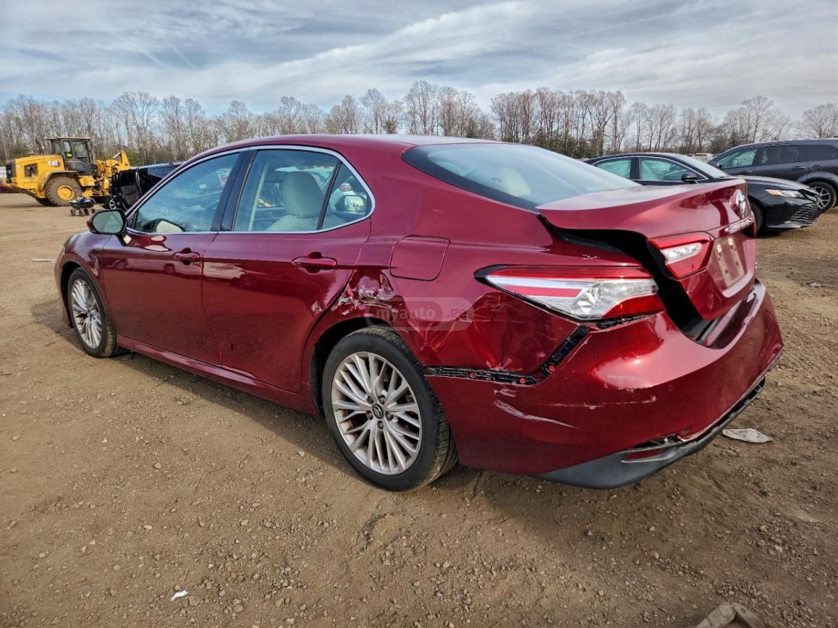 Toyota Camry 2018 — photo 2